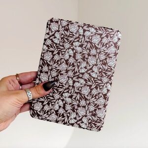 Page the Shop Kindle Case - Kindle Paperwhite 11th Gen - Flower Press - NWT